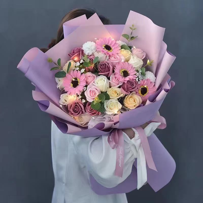 人気豪華国内即日出荷綺麗母の日おしゃれなバラフラワーギフト！ソープフラワー バラ石鹸花 花束　卒業式　造花 枯れない花 ギフト バレンタインデー卒業式 誕生日 記念日 お祝い 母の日結婚祝い